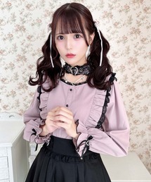 ハートバックルチェーン付き長袖ブラウス