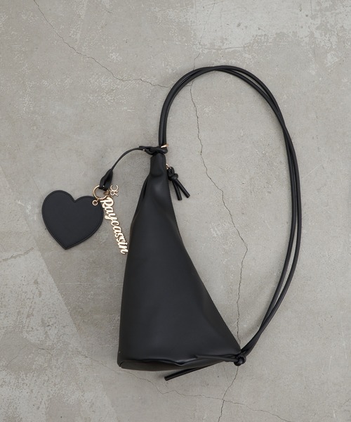 RAY CASSIN(レイカズン)の「【500mlのペットボトルが入る】チャーム付トライアングルナップサック(バックパック/リュック・レディース・ブラック/グレー・FREE)」の10枚目の写真