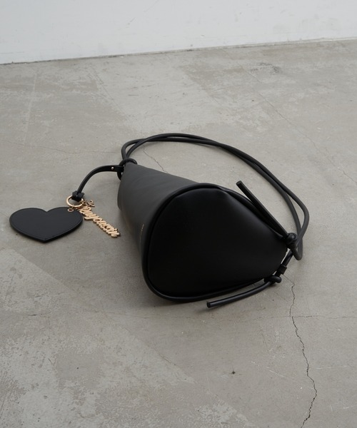 RAY CASSIN(レイカズン)の「【500mlのペットボトルが入る】チャーム付トライアングルナップサック(バックパック/リュック・レディース・ブラック/グレー・FREE)」の13枚目の写真