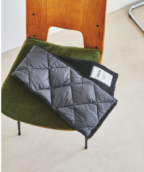 green label relaxing（グリーンレーベルリラクシング）の「＜TAION＞ダウン スカーフ（マフラー・メンズ・ダークブラウン/グレー/ブラック/オリーブ・FREE）」の3枚目の写真