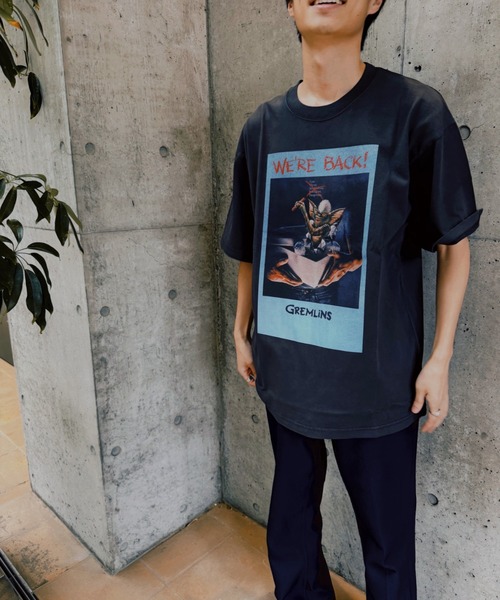 minius(ミニウス)の「『グレムリン/GREMLINS』"""WE'RE BACK!"" T-Shirt" 半袖プリントTシャツ ビックシルエット ピグメント加工 ヴィンテージライク(Tシャツ/カットソー・メンズ・チャコール/ホワイト・X-LARGE/LARGE/MEDIUM)」の6枚目の写真