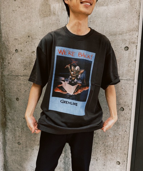 minius(ミニウス)の「『グレムリン/GREMLINS』"""WE'RE BACK!"" T-Shirt" 半袖プリントTシャツ ビックシルエット ピグメント加工 ヴィンテージライク(Tシャツ/カットソー・メンズ・チャコール/ホワイト・X-LARGE/LARGE/MEDIUM)」の8枚目の写真