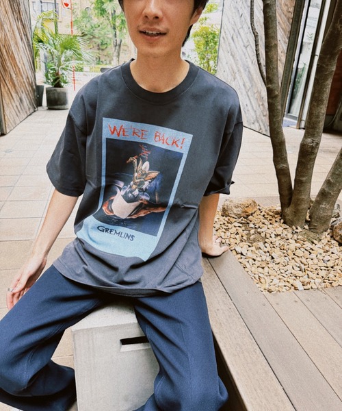 minius(ミニウス)の「『グレムリン/GREMLINS』"""WE'RE BACK!"" T-Shirt" 半袖プリントTシャツ ビックシルエット ピグメント加工 ヴィンテージライク(Tシャツ/カットソー・メンズ・チャコール/ホワイト・X-LARGE/LARGE/MEDIUM)」の12枚目の写真