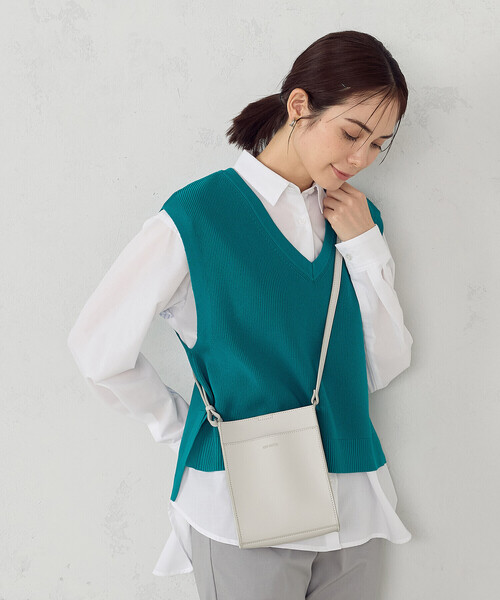 MONO COMME CA(モノコムサ)の「コンパクトスクエアショルダー(ショルダーバッグ・レディース・ホワイト/グレー/ブラック・FREE)」の3枚目の写真