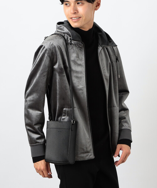 MONO COMME CA(モノコムサ)の「コンパクトスクエアショルダー(ショルダーバッグ・レディース・ホワイト/グレー/ブラック・FREE)」の4枚目の写真