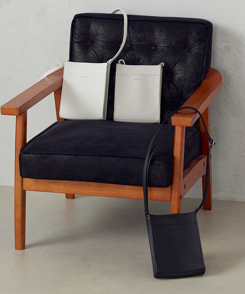 MONO COMME CA(モノコムサ)の「コンパクトスクエアショルダー(ショルダーバッグ・レディース・ホワイト/グレー/ブラック・FREE)」の8枚目の写真