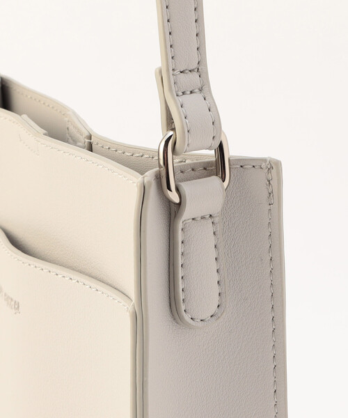 MONO COMME CA(モノコムサ)の「コンパクトスクエアショルダー(ショルダーバッグ・レディース・ホワイト/グレー/ブラック・FREE)」の19枚目の写真