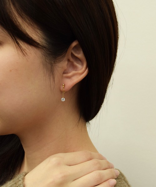 CALIN STANDARD(カリンスタンダード)の「◆金属アレルギー対応◆◆made in japan◆【痛くない】【落ちにくい】【ストレスフリーな着け心地】ショートチェーン キュービックジルコニア ループフィットイヤリング(イヤリング・レディース・ゴールド/シルバー・FREE)」の4枚目の写真
