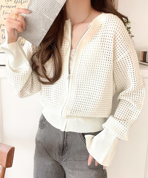 classicalelf(クラシカルエルフ)の「光沢感とシアー感が上品さ漂う。ラメ混透かし編みジップニットカーディガントップス(長袖)(カーディガン/ボレロ・レディース・チャコール/アイボリー・LARGE/MEDIUM/SMALL/X-LARGE)」の6枚目の写真