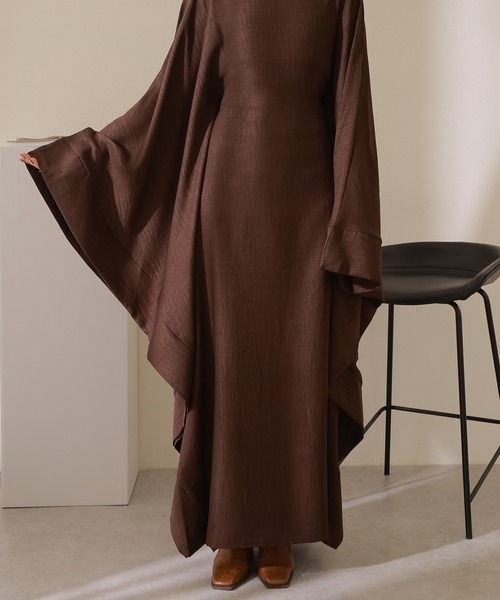 LAULEN(ローレン)の「dolman sleeve long dress /ドルマンスリーブ ロングワンピース (ワンピース・レディース・ブラウン/ベージュ/ブラック・FREE)」の6枚目の写真
