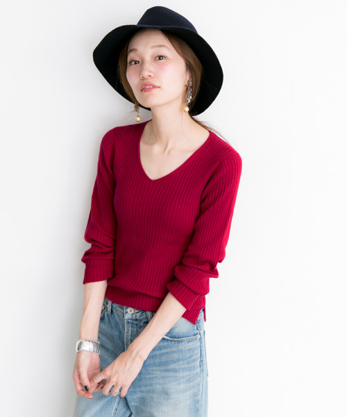 URBAN RESEARCH（アーバンリサーチ）の「UR ワイドリブVネックプルオーバー（ニット/セーター・レディース・レッド/カーキ/ネイビー/オフホワイト・FREE）」の4枚目の写真