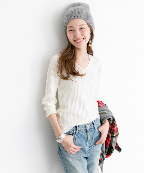 URBAN RESEARCH（アーバンリサーチ）の「UR ワイドリブVネックプルオーバー（ニット/セーター・レディース・レッド/カーキ/ネイビー/オフホワイト・FREE）」の2枚目の写真