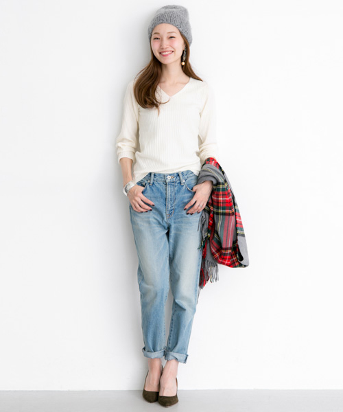 URBAN RESEARCH（アーバンリサーチ）の「UR ワイドリブVネックプルオーバー（ニット/セーター・レディース・レッド/カーキ/ネイビー/オフホワイト・FREE）」の7枚目の写真