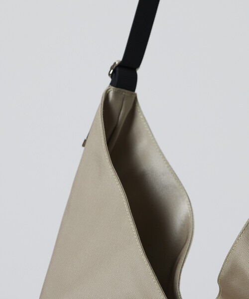 OUTDOOR PRODUCTS（アウトドアプロダクツ）の「OUTDOOR PRODUCTS/アウトドアプロダクツ Triangle Bag/トライアングルバッグ(限定展開)（ショルダーバッグ・メンズ・ブラック/ベージュ/チャコールグレー・FREE）」の19枚目の写真