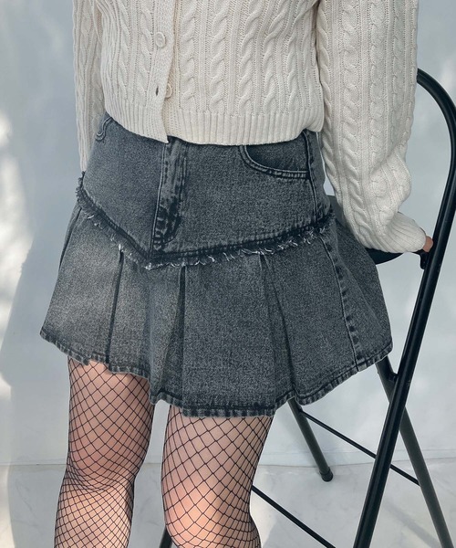 AS KNOW AS plus(アズノゥアズプラス)の「●切替えフリンジ ボックスプリーツデニムミニスカート(スカート・レディース・ブルー系/ブラック系/イエロー系/ブルー系1/サックスブルー系/イエロー系その他/ブラック系その他/その他・FREE)」の3枚目の写真