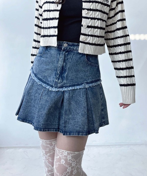 AS KNOW AS plus(アズノゥアズプラス)の「●切替えフリンジ ボックスプリーツデニムミニスカート(スカート・レディース・ブルー系/ブラック系/イエロー系/ブルー系1/サックスブルー系/イエロー系その他/ブラック系その他/その他・FREE)」の5枚目の写真