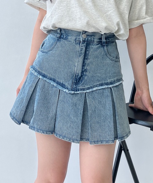 AS KNOW AS plus(アズノゥアズプラス)の「●切替えフリンジ ボックスプリーツデニムミニスカート(スカート・レディース・ブルー系/ブラック系/イエロー系/ブルー系1/サックスブルー系/イエロー系その他/ブラック系その他/その他・FREE)」の6枚目の写真