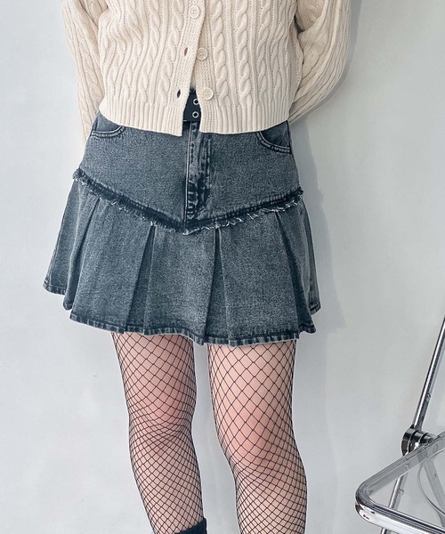 AS KNOW AS plus(アズノゥアズプラス)の「●切替えフリンジ ボックスプリーツデニムミニスカート(スカート・レディース・ブルー系/ブラック系/イエロー系/ブルー系1/サックスブルー系/イエロー系その他/ブラック系その他/その他・FREE)」の11枚目の写真