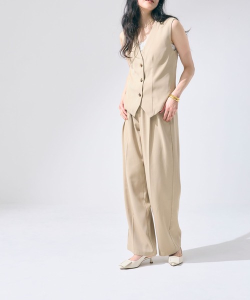 ALUNE(アルネ)の「バックル付きバックベルトパンプス(パンプス・レディース・レッド/シルバー/ブラック/ライトベージュ・24cm/23.5cm/22.5cm/23cm/24.5cm)」の9枚目の写真