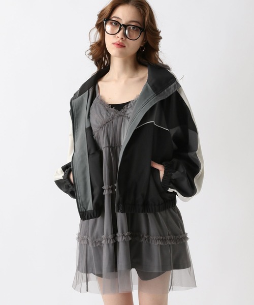 FOREVER 21（フォーエバー トゥエンティーワン）の「【2025SS】配色トラックブルゾン（ブルゾン・レディース・ブラック/オフホワイト/グレー・FREE）」の2枚目の写真