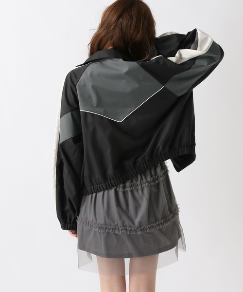 FOREVER 21（フォーエバー トゥエンティーワン）の「【2025SS】配色トラックブルゾン（ブルゾン・レディース・ブラック/オフホワイト/グレー・FREE）」の16枚目の写真