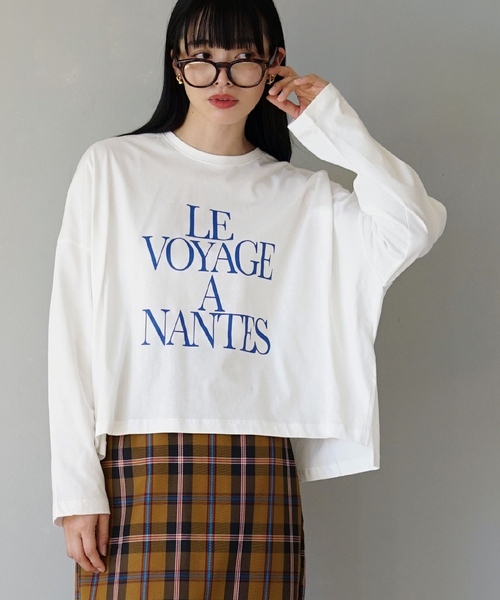 e-zakkamania stores（イーザッカマニアストアーズ）の「ロゴスリット ワイドカットソー（Tシャツ/カットソー・レディース・オフホワイト/チャコール・M）」の4枚目の写真