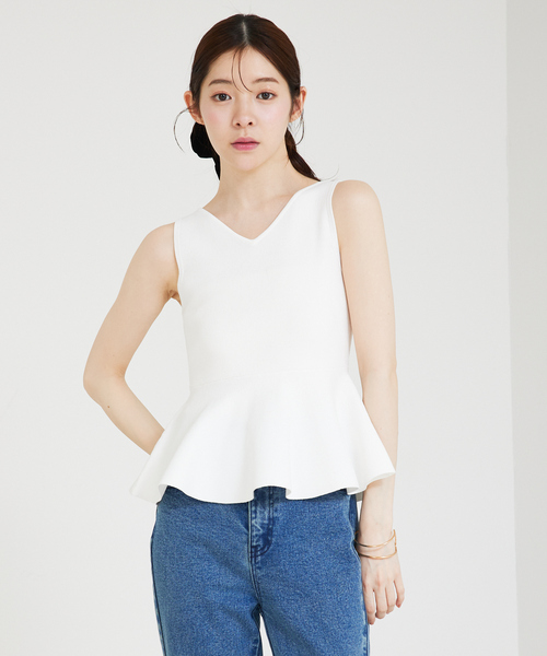 SELFIST(セルフィスト)の「【VOCE掲載】ペプラムノースリーブニット 春服/サマーニット(ニット/セーター・レディース・ベージュ/ブラック/オフホワイト・フリー)」の10枚目の写真