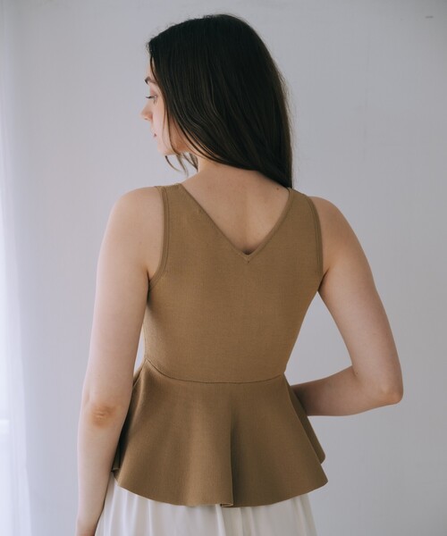 SELFIST(セルフィスト)の「【VOCE掲載】ペプラムノースリーブニット 夏服 サマーニット きれいめ(タンクトップ・レディース・ベージュ/ブラック/オフホワイト・フリー)」の11枚目の写真