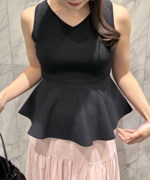 SELFIST(セルフィスト)の「【VOCE掲載】ペプラムノースリーブニット 春服/サマーニット(ニット/セーター・レディース・ベージュ/ブラック/オフホワイト・フリー)」の21枚目の写真