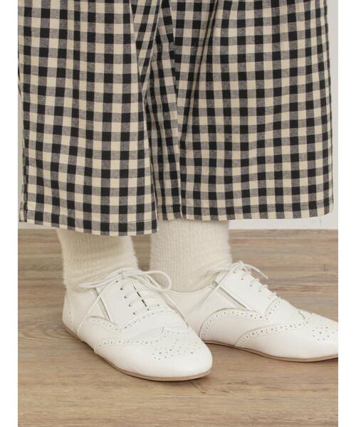 Samansa Mos2（サマンサ モスモス）の「メダリオンレースアップシューズ（ドレスシューズ・レディース・ブラック/オフホワイト・M/S/XL/L）」の3枚目の写真