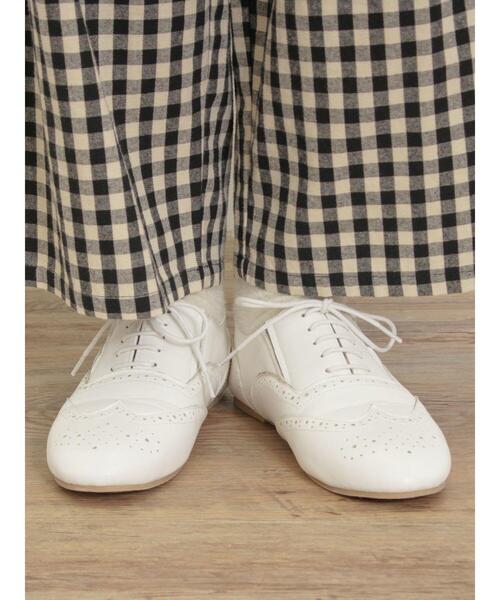 Samansa Mos2（サマンサ モスモス）の「メダリオンレースアップシューズ（ドレスシューズ・レディース・ブラック/オフホワイト・M/S/XL/L）」の4枚目の写真