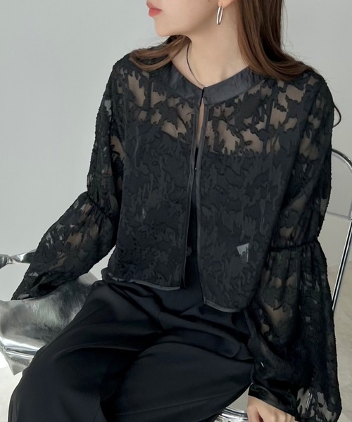 Futier land(フューティアランド)の「【オケージョン対応】ジャガードフラワーショートボレロ(カーディガン/ボレロ・レディース・ライトグレー/ブラック/アイボリー・LARGE/MEDIUM)」の2枚目の写真
