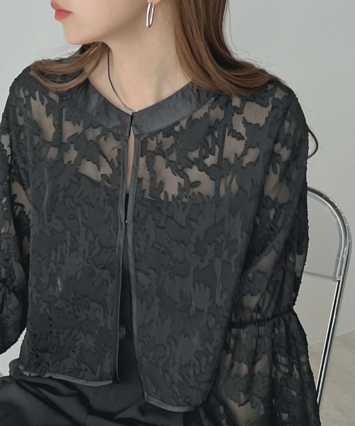 Futier land(フューティアランド)の「【オケージョン対応】ジャガードフラワーショートボレロ(カーディガン/ボレロ・レディース・ライトグレー/ブラック/アイボリー・LARGE/MEDIUM)」の4枚目の写真