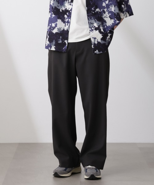 NANO universe（ナノユニバース）の「｢SOIGNE｣ECOPET(R)×AEROツイルストレッチチノスラックス（スラックス・メンズ・ライトベージュ/モカ/チャコール・S/M/L）」の2枚目の写真