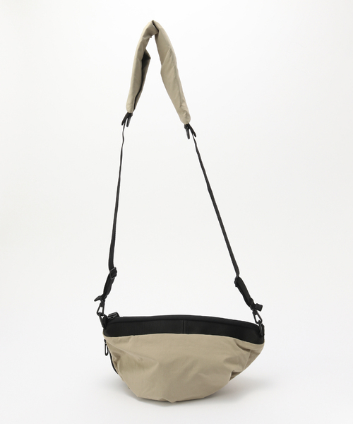 Cote&Ciel(コートエシエル)の「COTE&CIEL Orne Komatsu Beige(ボディバッグ/ウエストポーチ・メンズ・ベージュ・FREE)」の3枚目の写真