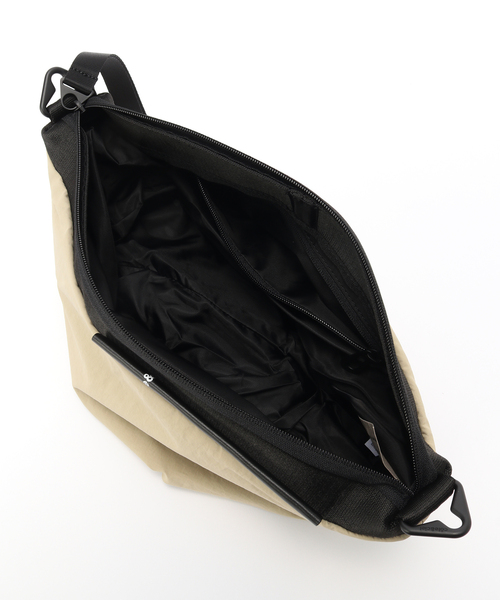 Cote&Ciel(コートエシエル)の「COTE&CIEL Orne Komatsu Beige(ボディバッグ/ウエストポーチ・メンズ・ベージュ・FREE)」の6枚目の写真