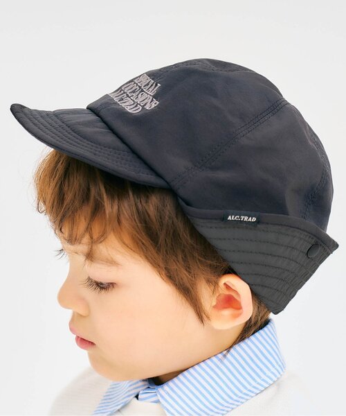 apres les cours（アプレレクール）の「日よけ付きロゴ刺繍キャップ（キャップ・キッズ・ブラック/ブルー・50/54/58）」の2枚目の写真