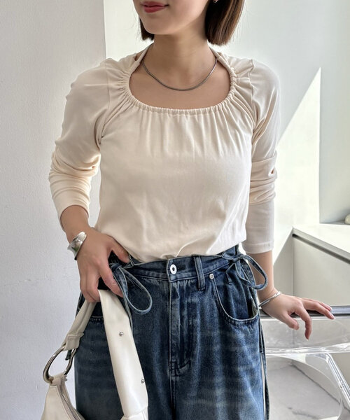 mystic（ミスティック）の「チョーカーリボンロンT（Tシャツ/カットソー・レディース・オフホワイト/ブラック/グレー/ベージュ・FREE）」の4枚目の写真