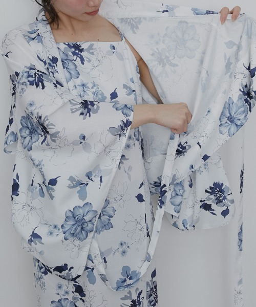 Neina（ネイナ）の「【浴衣】花柄ワンピース浴衣セット（上衣＋ワンピース＋へこ帯＋下駄）〔Neina〕（浴衣・レディース・ネイビー系/ブルー系/イエロー系・FREE）」の5枚目の写真