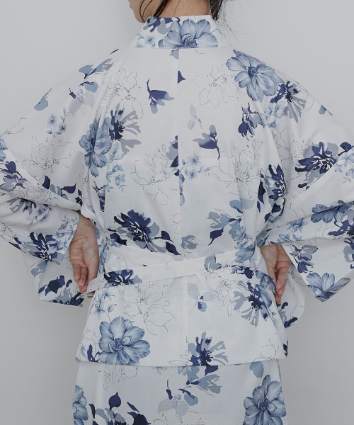 Neina（ネイナ）の「【浴衣】花柄ワンピース浴衣セット（上衣＋ワンピース＋へこ帯＋下駄）〔Neina〕（浴衣・レディース・ネイビー系/ブルー系/イエロー系・FREE）」の7枚目の写真