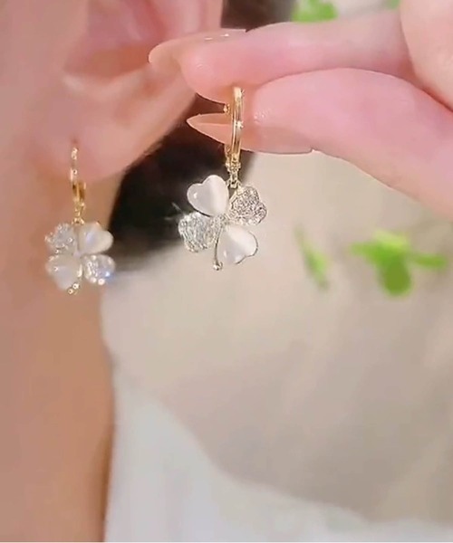 AGATHA クローバーモチーフピアス（両耳） 箱無し】クローバーデザインピアス（両耳用） - メルカリ