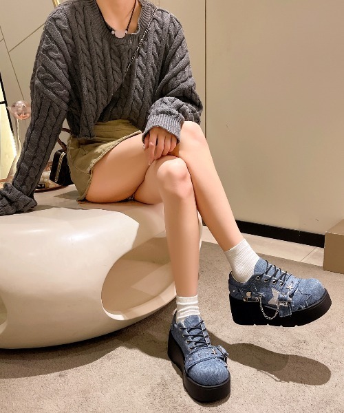 lilful(リルフル)の「スタッズ付き ラメ加工 スターモチーフ デニム 厚底スニーカー(スニーカー・レディース・ブラック/ブルー・M/L)」の13枚目の写真