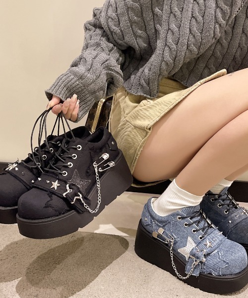 lilful(リルフル)の「スタッズ付き ラメ加工 スターモチーフ デニム 厚底スニーカー(スニーカー・レディース・ブラック/ブルー・M/L)」の12枚目の写真