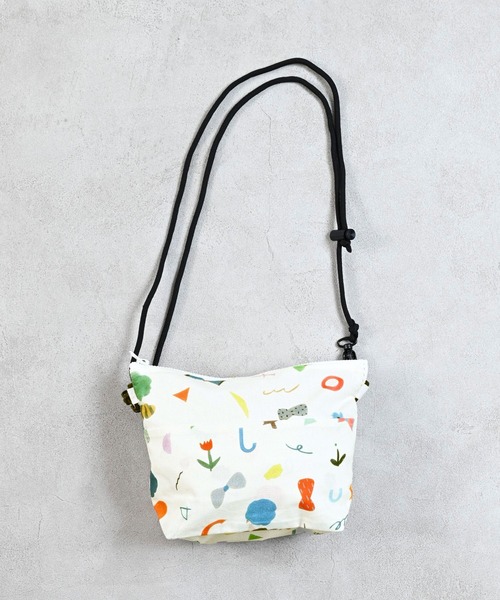 MARKEY'S（マーキーズ）の「Subikiawa/別注 サコッシュ（ショルダーバッグ・キッズ・マルチ/オフホワイト・FREE）」の2枚目の写真