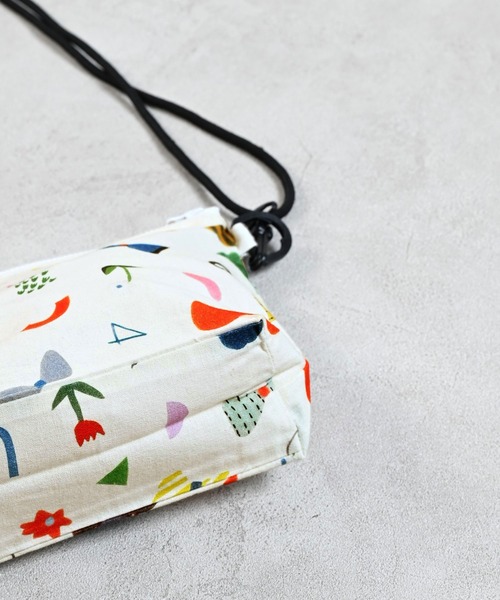 MARKEY'S（マーキーズ）の「Subikiawa/別注 サコッシュ（ショルダーバッグ・キッズ・マルチ/オフホワイト・FREE）」の6枚目の写真