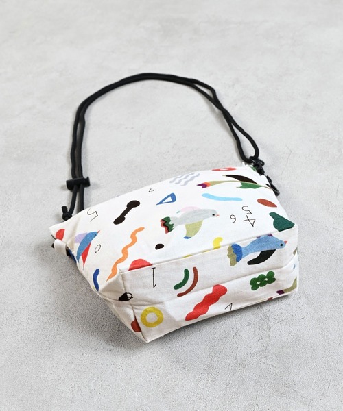 MARKEY'S（マーキーズ）の「Subikiawa/別注 サコッシュ（ショルダーバッグ・キッズ・マルチ/オフホワイト・FREE）」の4枚目の写真