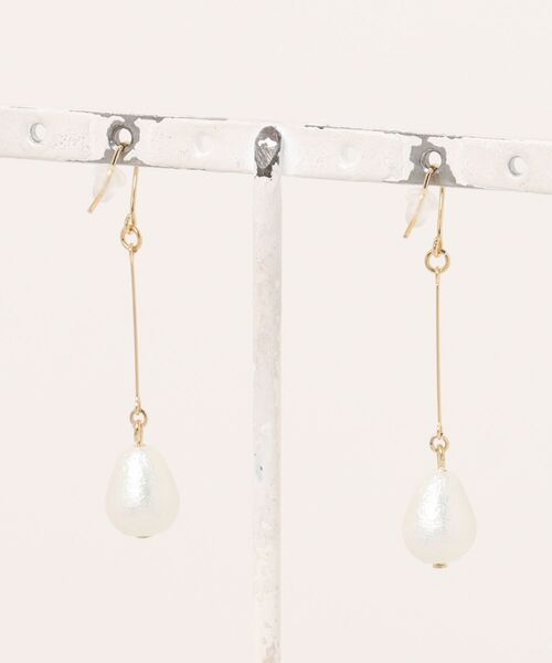 VIBGYOR(ヴィブジョー)の「【Le soleil】しずく型 コットンパールピアス(MA)(ピアス(両耳用)・レディース・ゴールド・FREE)」の2枚目の写真