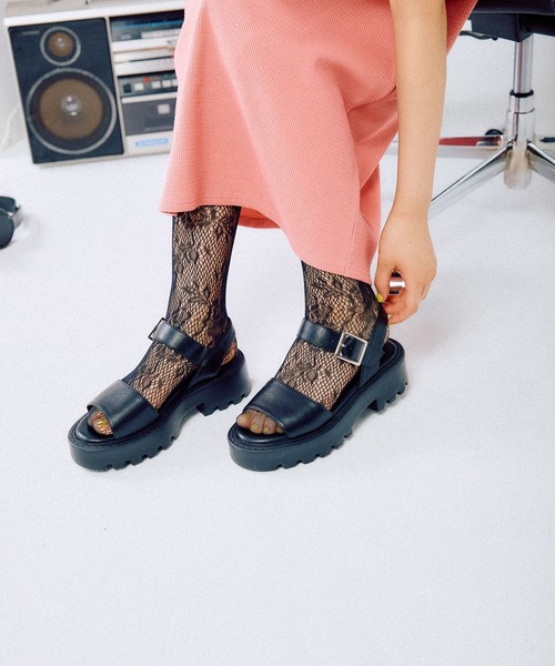 LEPSIM(レプシィム)の「フェイクレザー厚底サンダル 492672(サンダル・レディース・ブラック/ダークブラウン・MEDIUM/LARGE)」の1枚目の写真