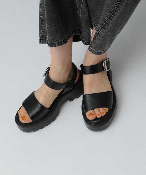 LEPSIM(レプシィム)の「フェイクレザー厚底サンダル 492672(サンダル・レディース・ブラック/ダークブラウン・MEDIUM/LARGE)」の3枚目の写真