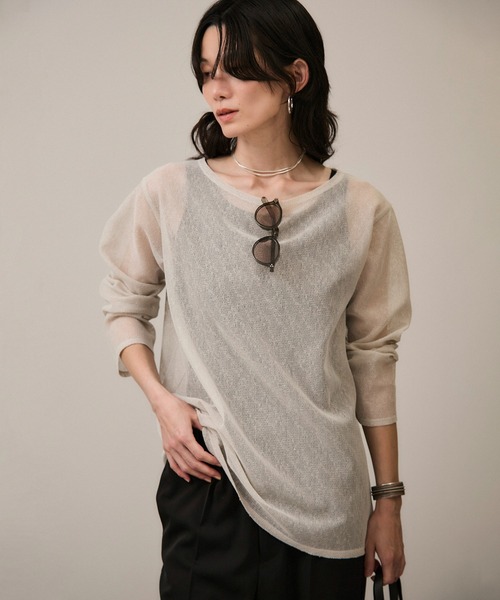 SALON adam et rope'（サロン アダム エ ロペ）の「リネンブレンドメッシュロングスリーブプルオーバー（ニット/セーター・レディース・ブラック/キナリ・FREE）」の2枚目の写真